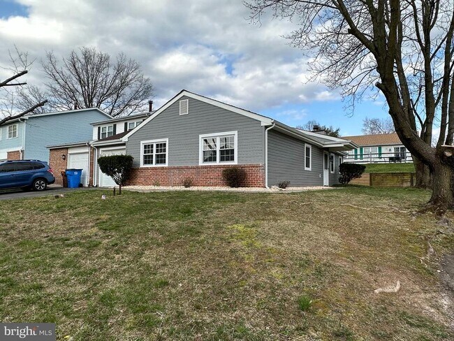 Building Photo - 319 Canterbury Ct