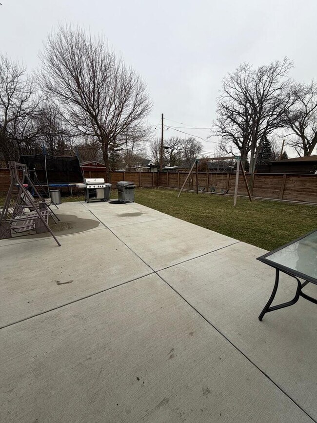 Building Photo - 4N150 Hawthorne Ave