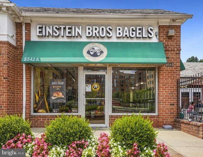 Building Photo - 3535 Chevy Chase Lake Dr