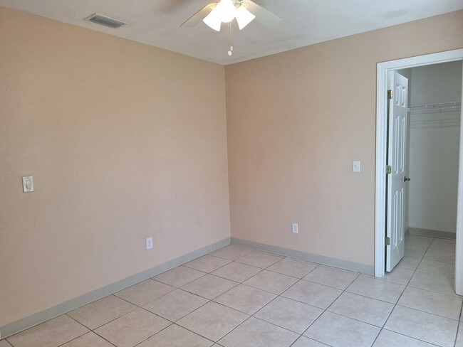 Building Photo - VERY WELL MAINTAINED FLORIDA SHORES 2BR 1BA DUPLEX FOR RENT
