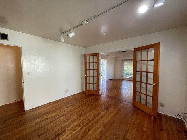 Building Photo - 1911 H St