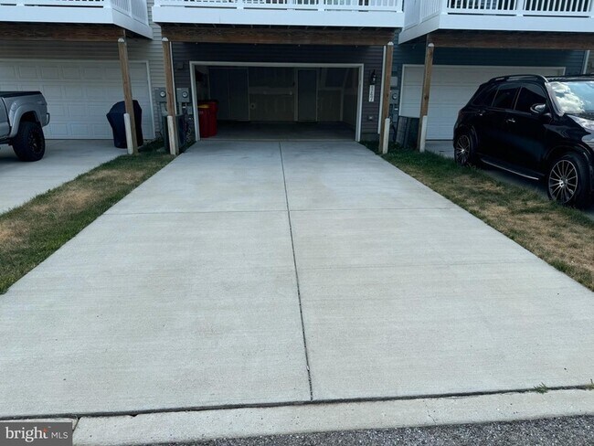 Building Photo - 147 Presidents Pointe Ave