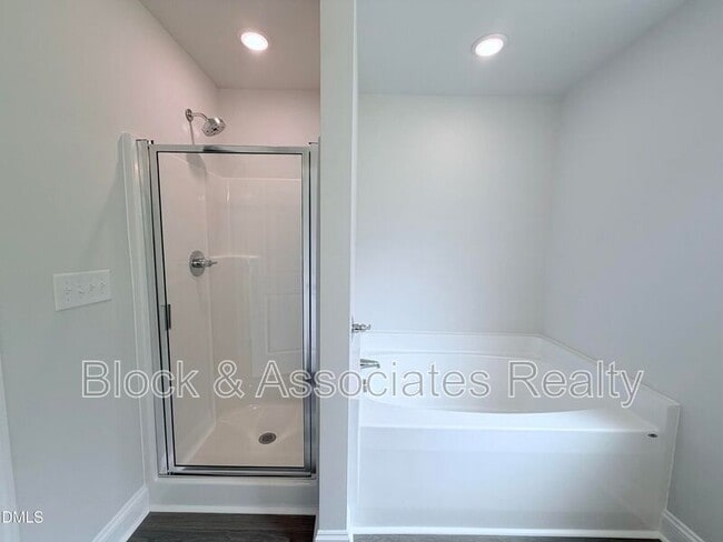 Building Photo - 824 Roane St