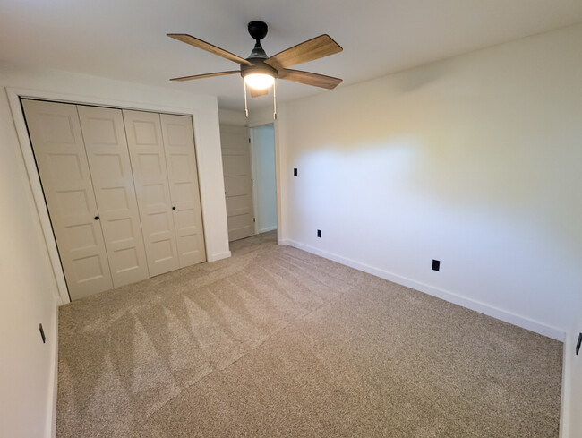 Building Photo - 1658 E 1500 N