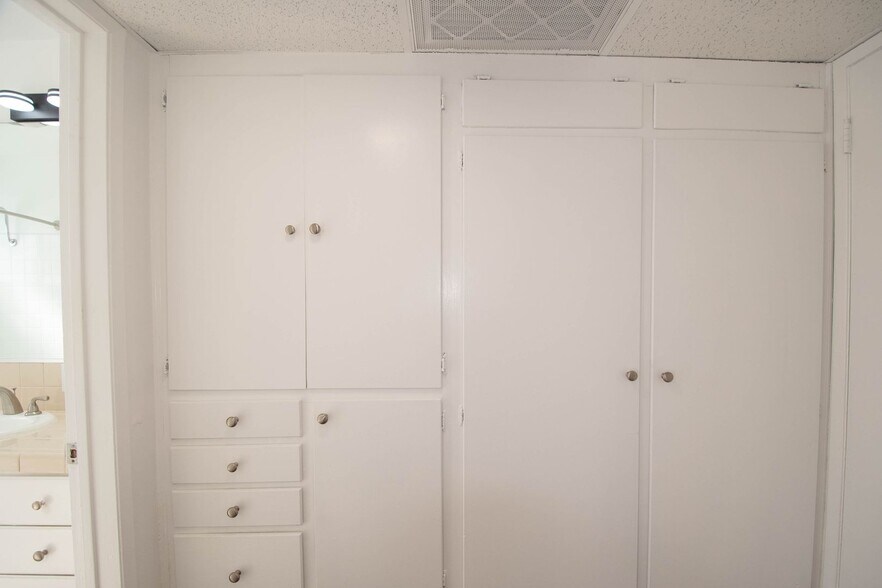 Building Photo - 14706 Dickens St