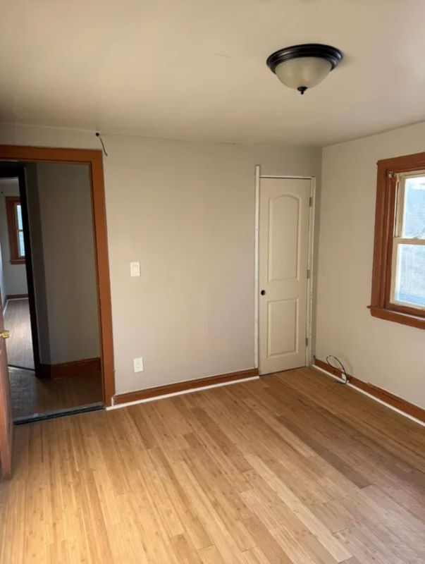 Building Photo - 216 E 24th St