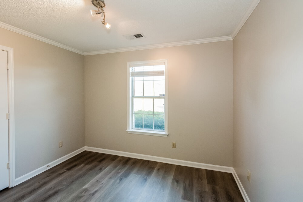 Building Photo - 406 N Ericson Rd