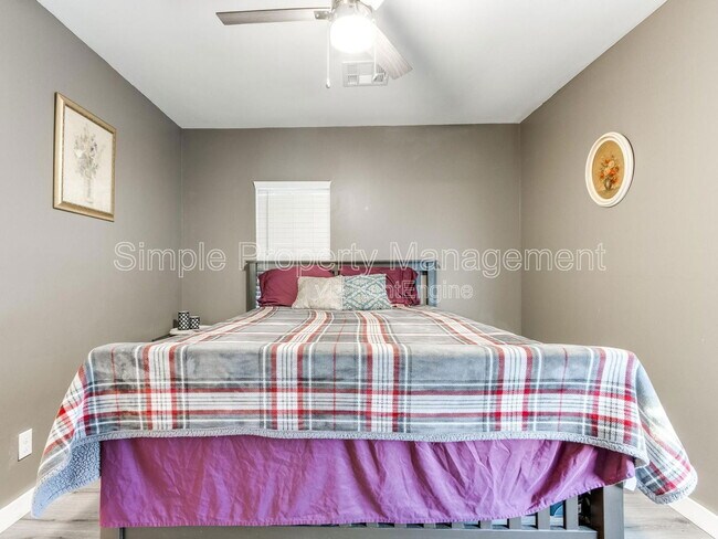 Building Photo - 425 Babb Dr