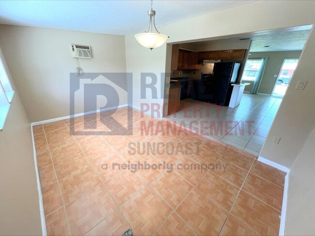 Building Photo - 5715 Nutmeg Ave