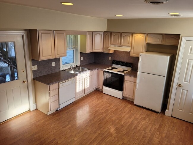 Building Photo - 3 N Washington St