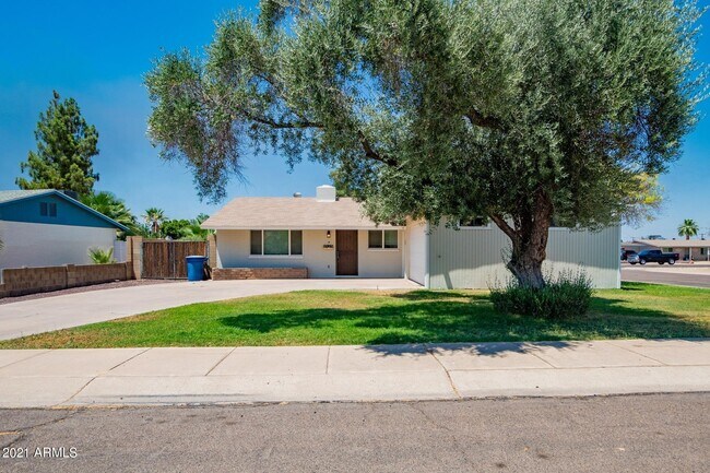 Building Photo - 1608 W Inverness Dr