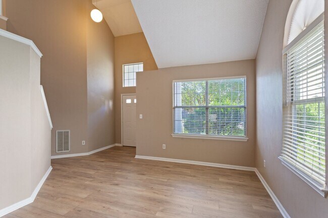 Building Photo - 1470 Berkshire Dr