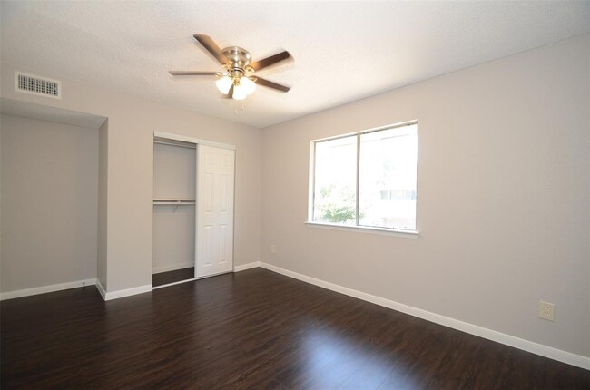 Building Photo - 5650 Birchmont Dr