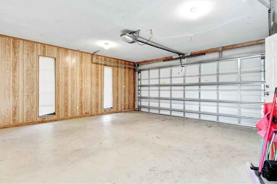 Building Photo - 627 Alligator Dr