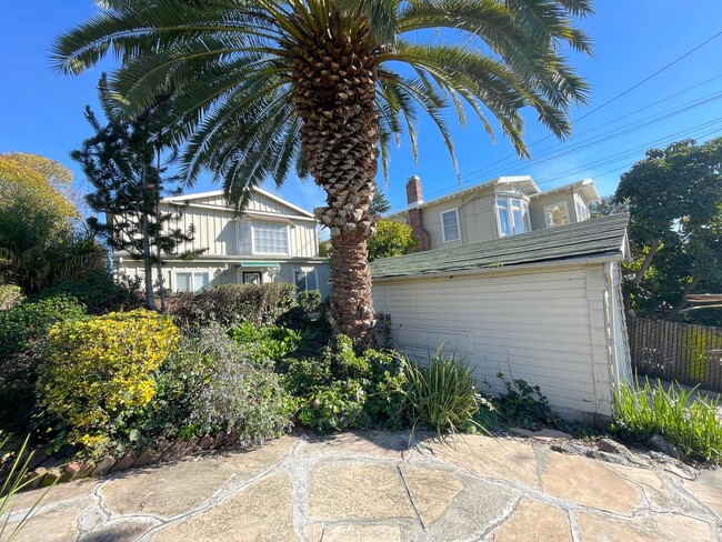 Building Photo - House for Rent in Piedmont