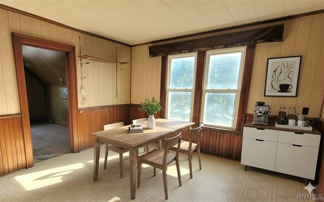 Building Photo - 325 Box Ave