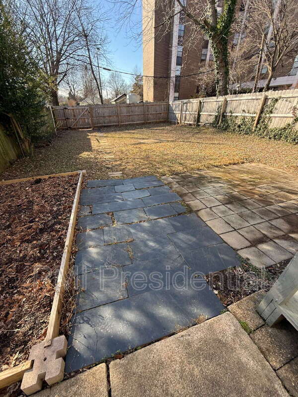 Building Photo - 608 W 19th St