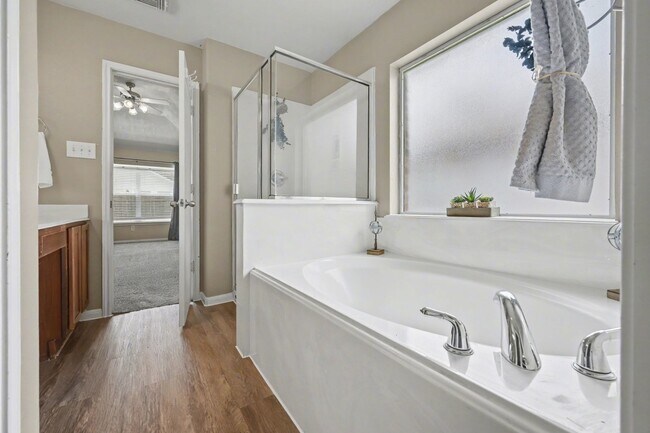 Building Photo - 10235 Mills Run Dr