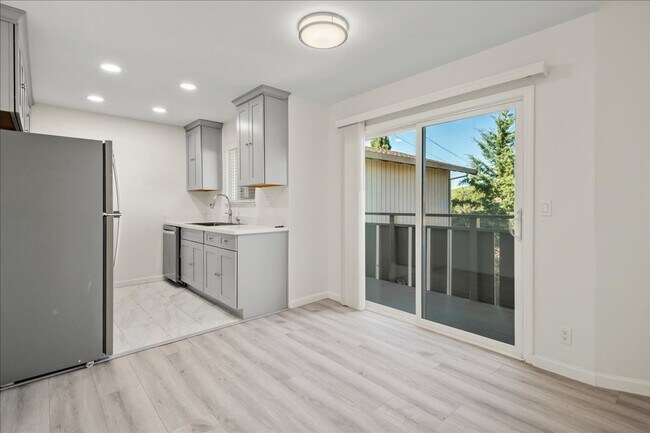 Building Photo - 10315 Alpine Dr