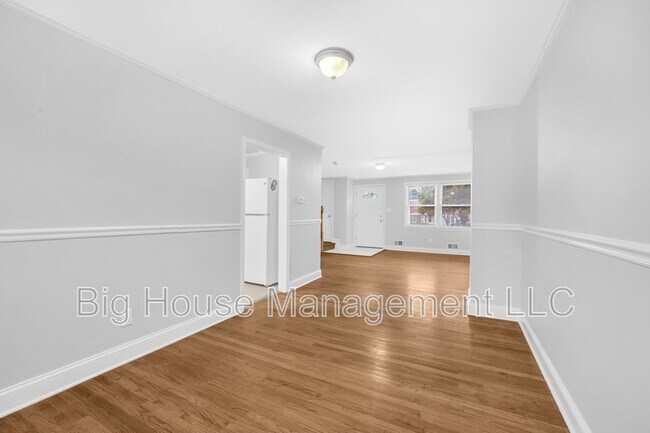 Building Photo - 1307 Dartmouth Ave