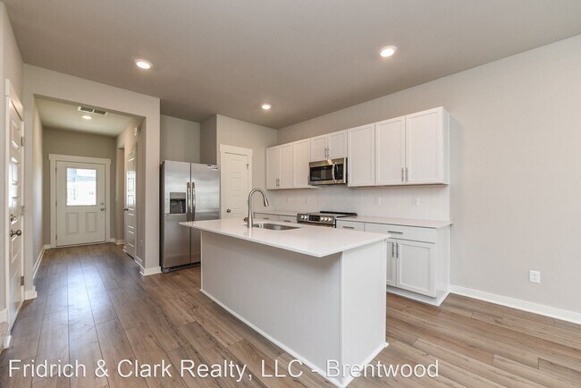 Building Photo - 3 br, 2.5 bath House - 728 Mickelson Way