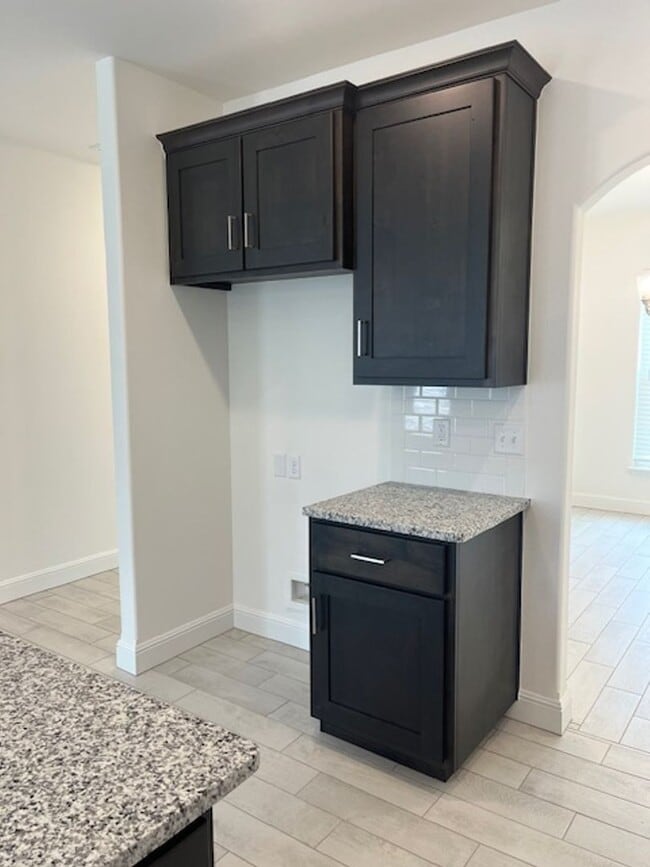 Building Photo - 1 year new Construction!