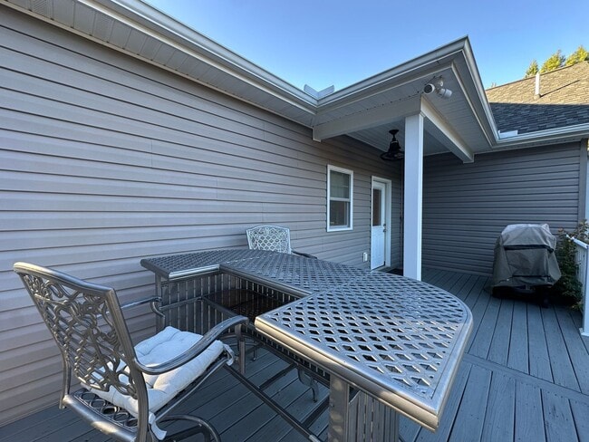 Building Photo - Lovely Custom Built Home with 2 Car Garage...