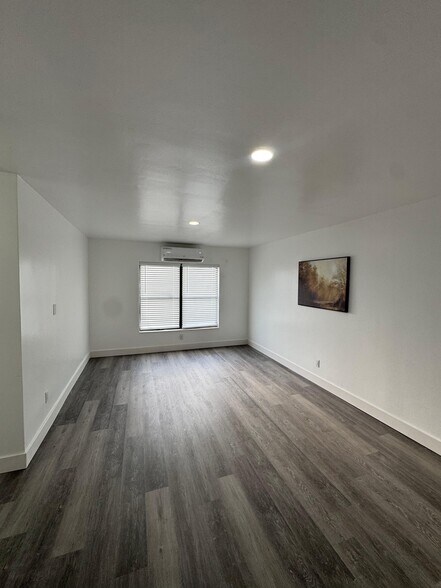 Building Photo - 1515 Camphor Dr