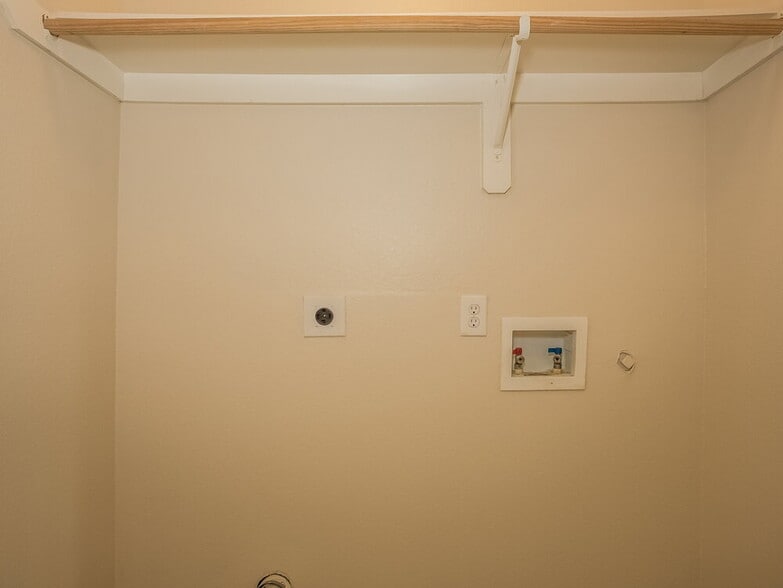 Building Photo - 18719 Reynolds Park Dr