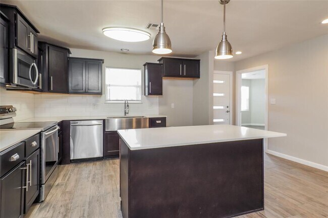 Building Photo - 5107 N Miller Pl