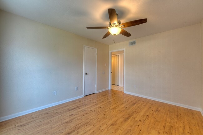Building Photo - 93 Lakeview Village