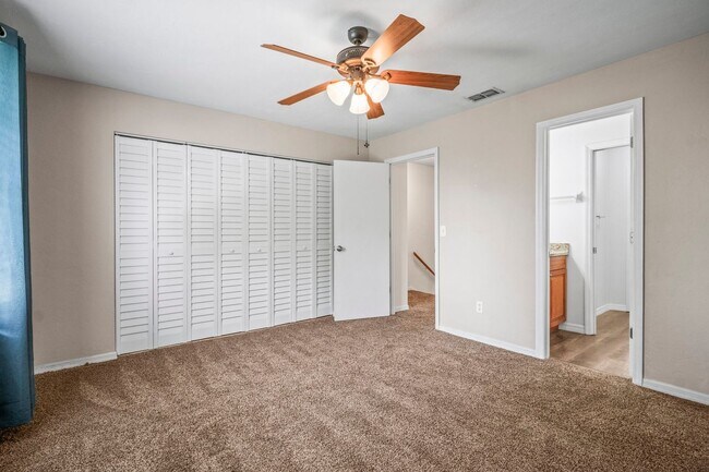 Building Photo - Beautifully updated 2-bedroom, 1.5-bathroo...
