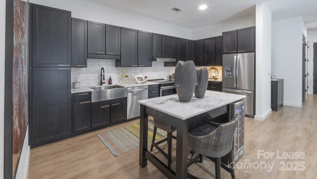 Building Photo - 4401 Barclay Downs Dr