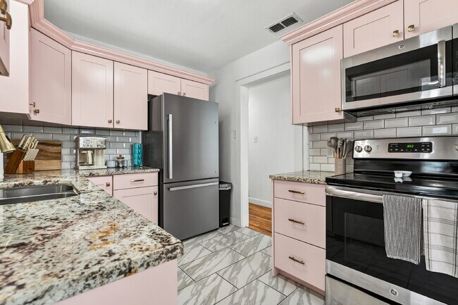 Building Photo - Fully Furnished Rental in Tech Terrace!!!