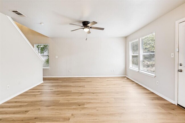 Building Photo - 945-947-947 Sagewood Trail