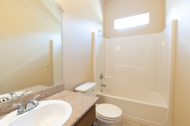 Building Photo - Cute 3 Bedroom home