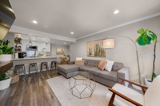 Building Photo - 9189 Village Glen Dr