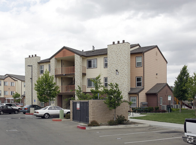 Primary Photo - Waterman Square Apartments