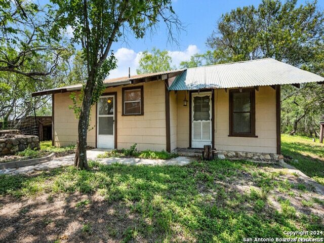 Building Photo - 932 Toepperwein Rd