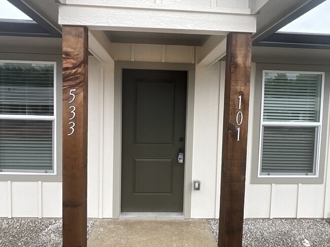 Building Photo - 533 Bradburn Rd