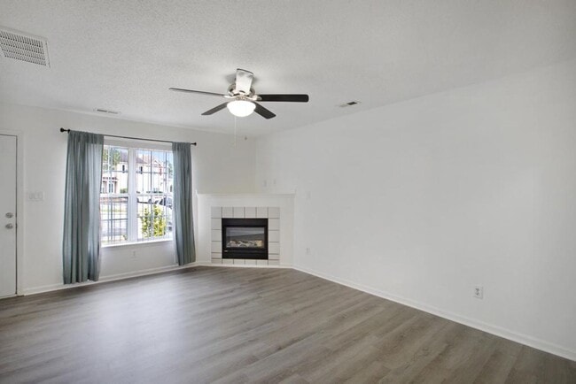 Building Photo - An adorable home! Pets Welcome!