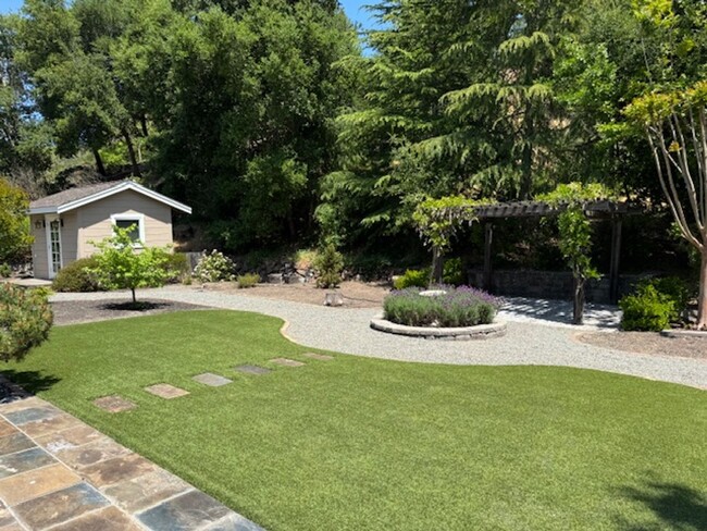 Building Photo - Beautiful updated single level Lafayette h...