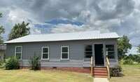 Building Photo - 2 Bed/1 Bath House