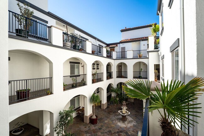 Building Photo - Discover Ventura's Downtown and Coastal Lifestyle