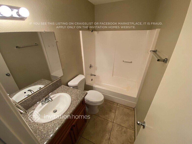 Building Photo - 4424 W Caron St