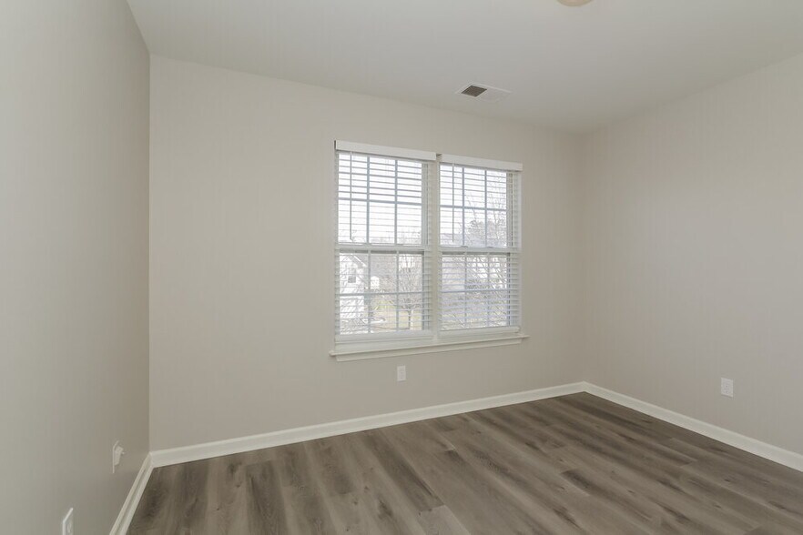 Building Photo - 1014 Sparrow Valley Way