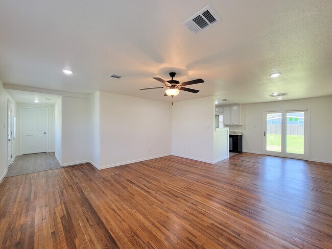 Building Photo - 413 S Market St