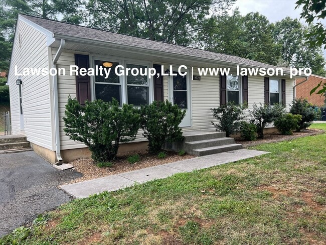 Primary Photo - Charming and Clean- Hollins Three Bedroom ...