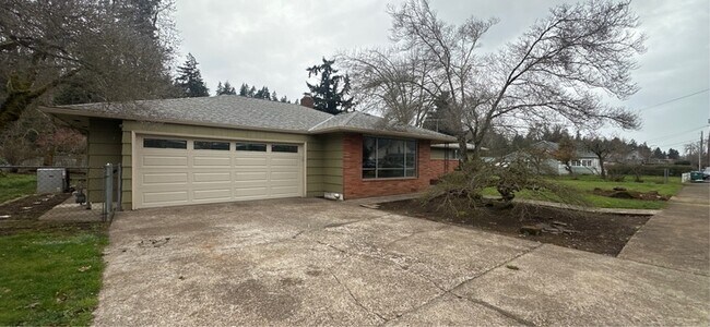 Building Photo - 938 Madison St