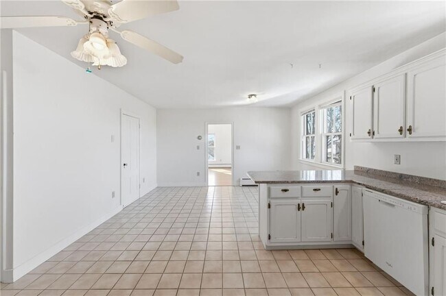 Building Photo - 686 Hope St